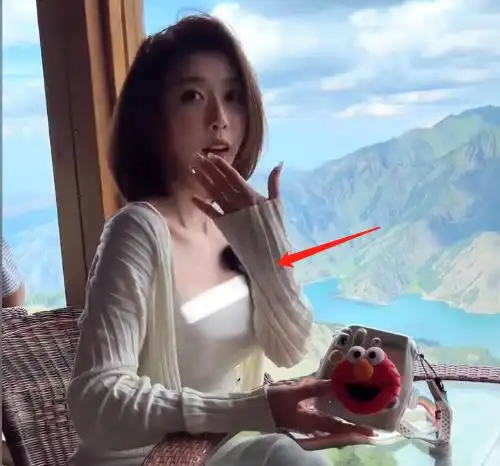 美女网红聂小雨新疆低胸裙打码_网红聂小雨黑料视频在哪里找到,_聂小雨天山天池宣传拍立得